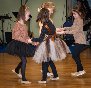 Kindertanzgruppe TSG beim Benefizball 2023 zu "König der Löwen"